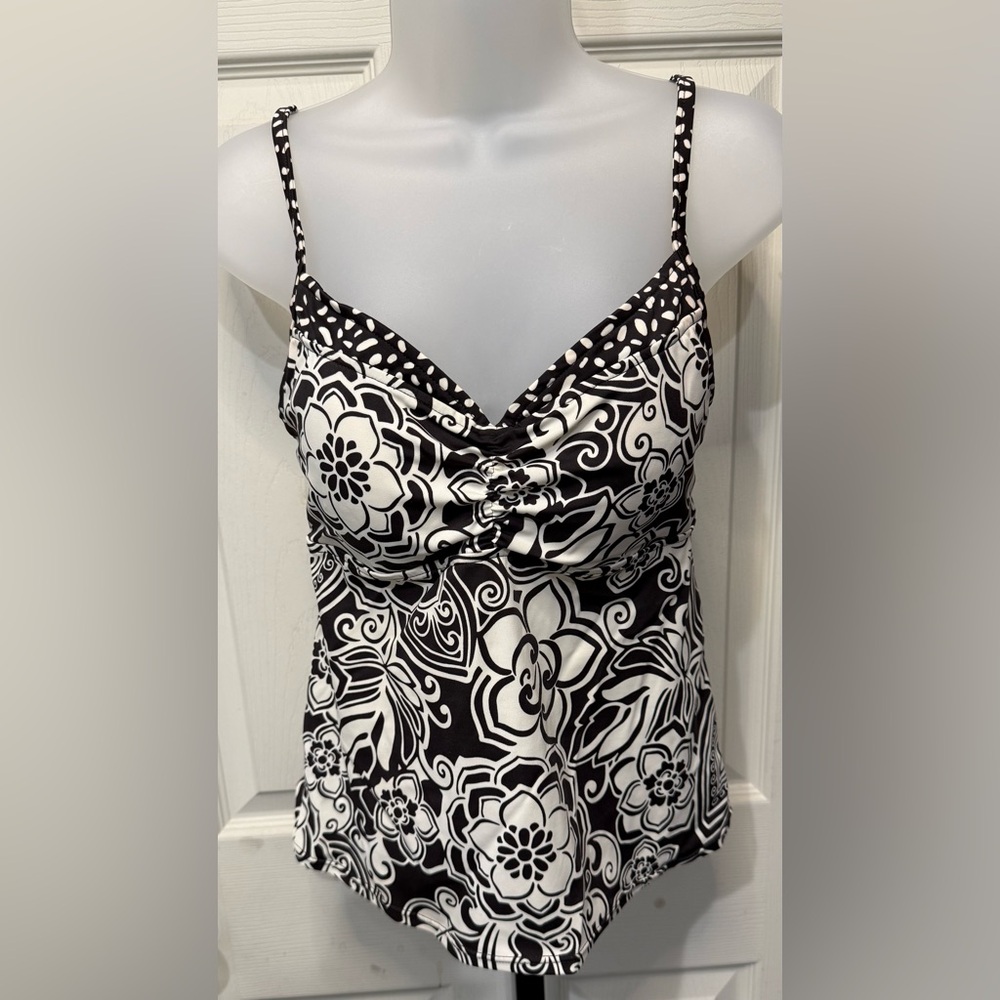 Jamaica Bay Black and White Floral Tank Top